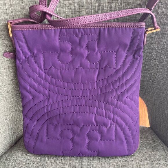 Tory Burch Women’s embroidered logo purple crossbody purse bag - EUC! - Picture 3 of 12